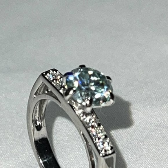 Silver Mossianite ring SIZE 7,new - Picture 3 of 4